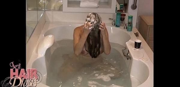  nude busty blonde longhair milf leona forward shampoo